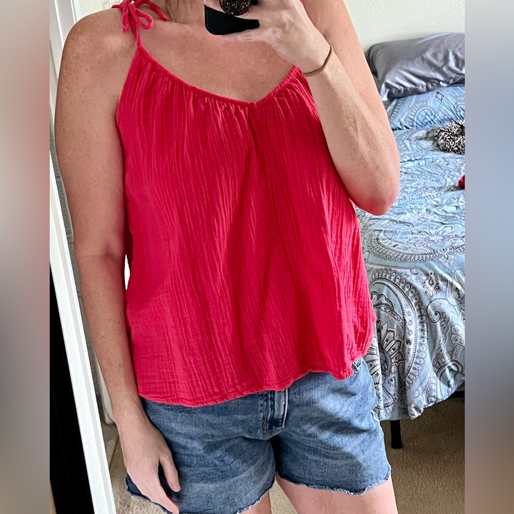 Old Navy salmon color cami with tie straps - Lrg